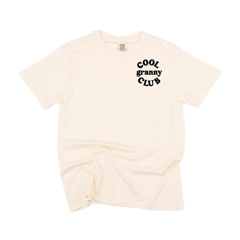 COOL Granny CLUB - Pocket Design - SHORT SLEEVE COMFORT COLORS TEE