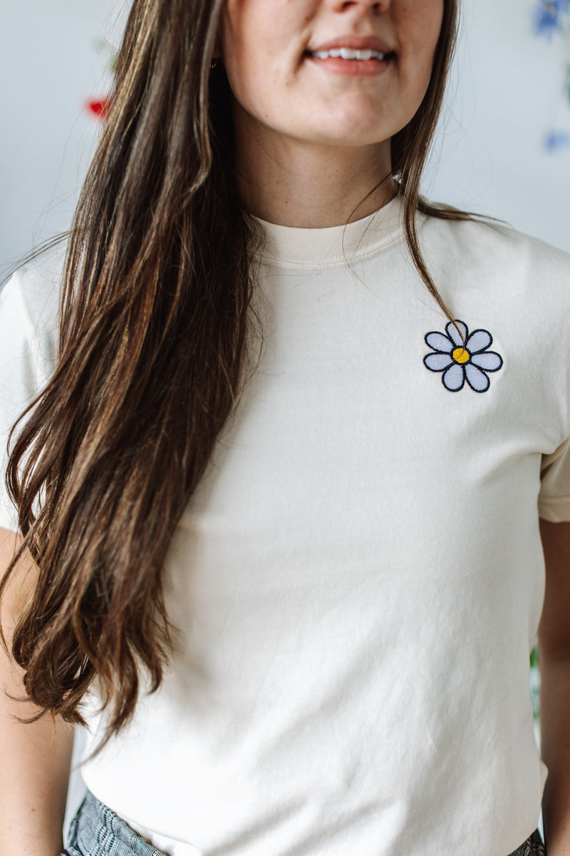 EMBROIDERED Pocket Daisy on Front w/ Printed Have a Great Daysy on Back - SHORT  SLEEVE COMFORT COLORS