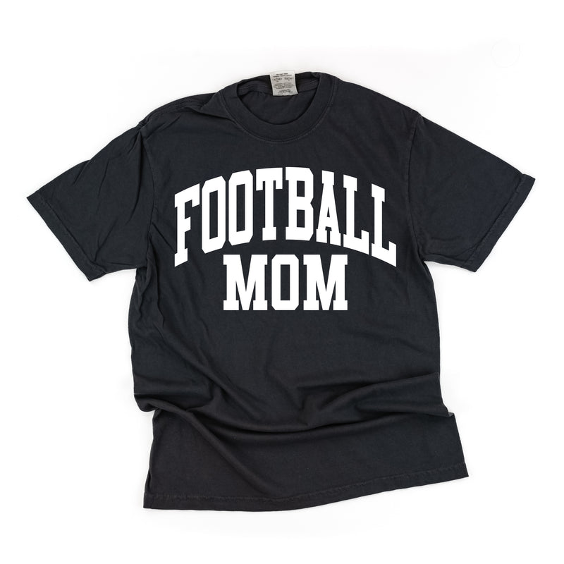 Varsity Style - FOOTBALL MOM - SHORT SLEEVE COMFORT COLORS TEE