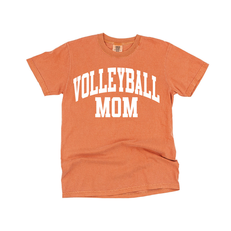 Varsity Style - VOLLEYBALL MOM - SHORT SLEEVE COMFORT COLORS TEE