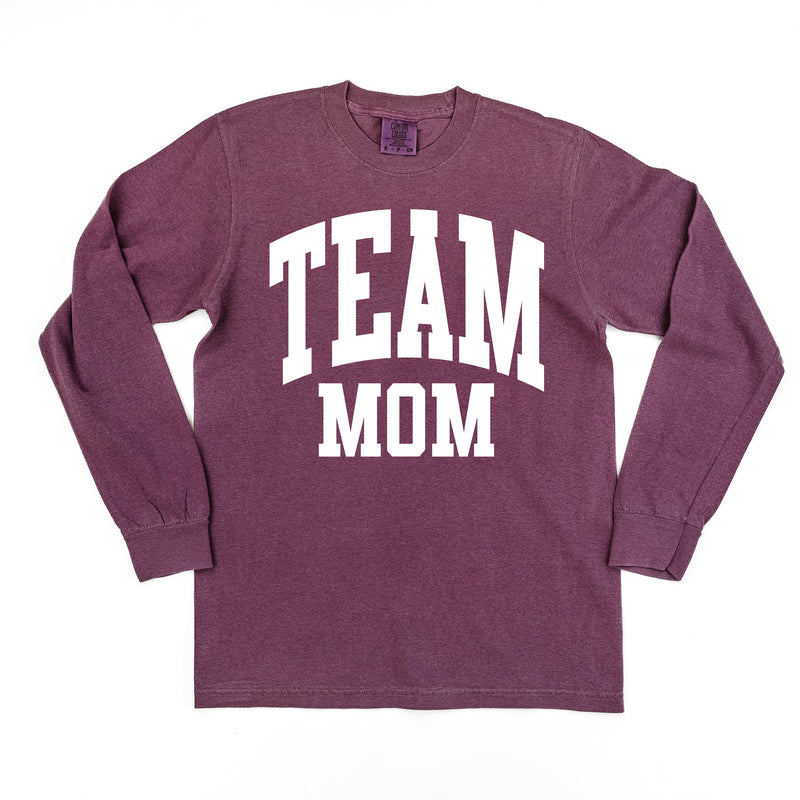 Varsity Style - TEAM MOM - LONG SLEEVE COMFORT COLORS TEE