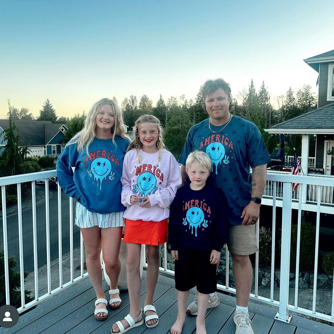 America Peace Smiley - BASIC Fleece Little Mama Shirt Shop LLC