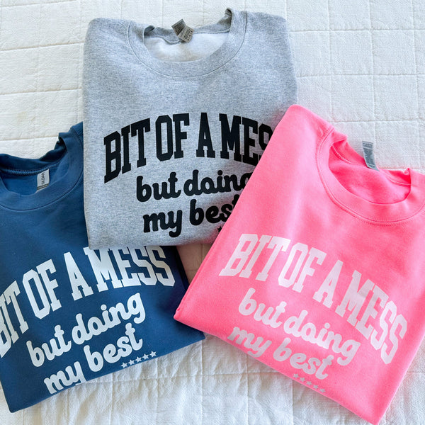 BIT OF A MESS (BUT DOING MY BEST / Mama on Sleeve) - Colors - LMSS® EXCLUSIVE - BASIC FLEECE CREWNECK