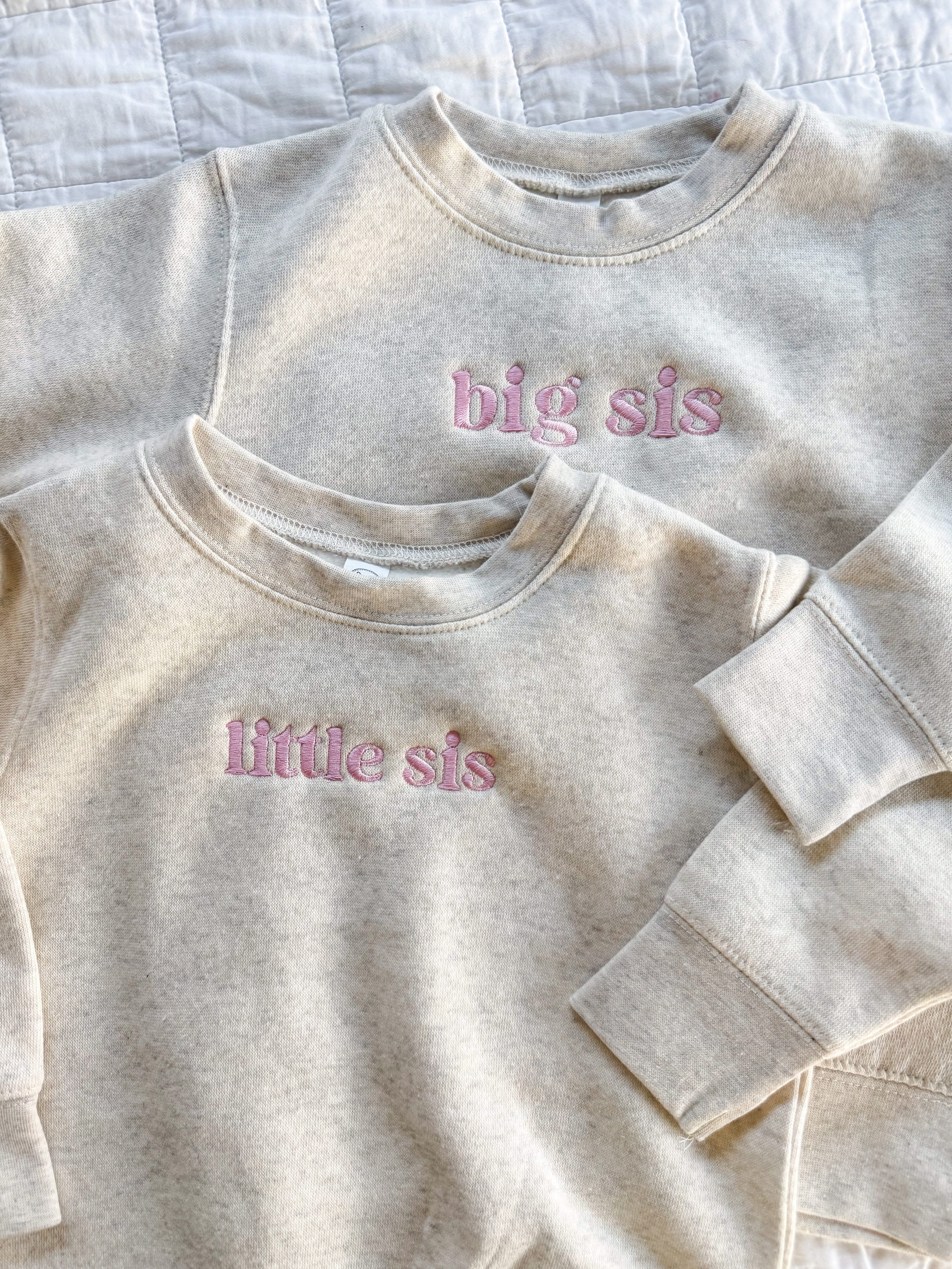 Big Sis / Little Sis – Embroidered Kids Sweater | Natural with Pink Thread Little Mama Shirt Shop