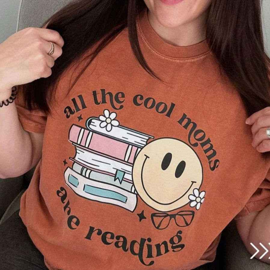 All The Cool Moms Are Reading - SHORT SLEEVE COMFORT COLORS TEE Little Mama Shirt Shop
