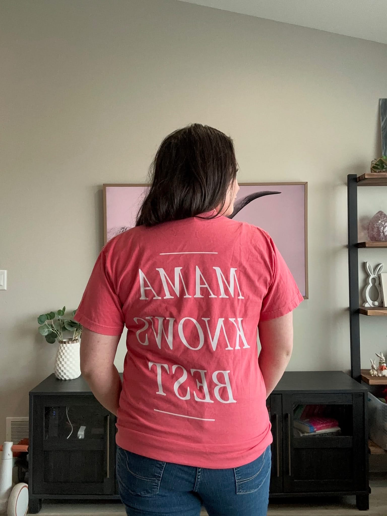 Mama Knows Best – Mama Graphic Tee – Short Sleeve Comfort Color - Women | Little Mama Shirt Shop Little Mama Shirt Shop LLC