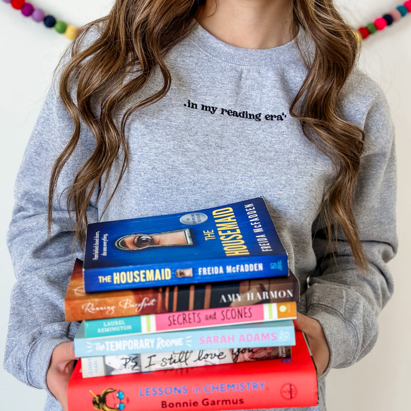 Embroidered Basic Fleece Crewneck - IN MY READING ERA