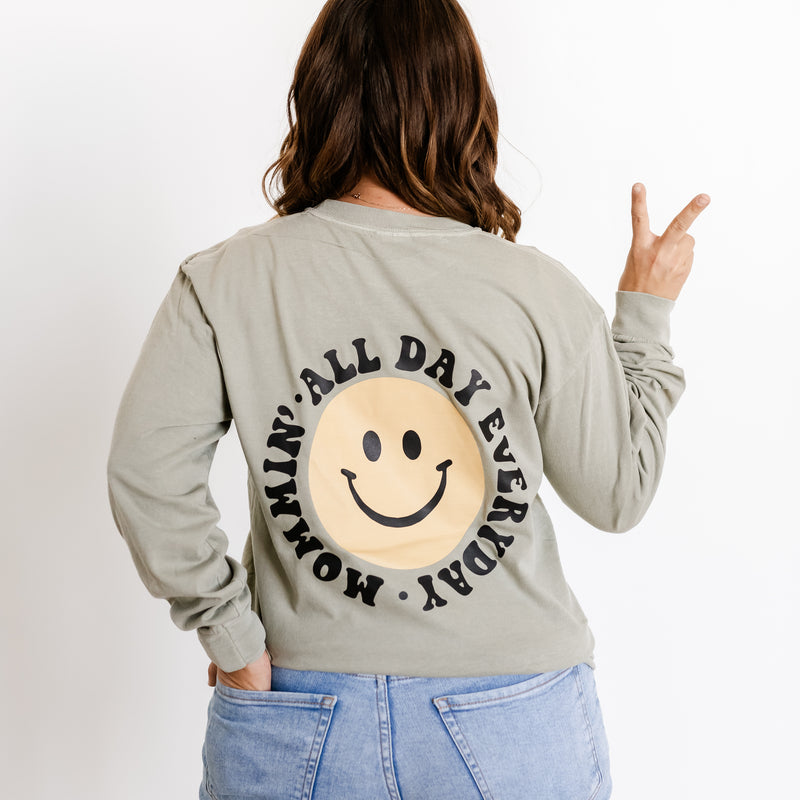 THE RETRO EDIT - Mommin' Smiley Pocket on Front w/ Mommin' All Day Everyday Full on Back - LONG SLEEVE COMFORT COLORS TEE