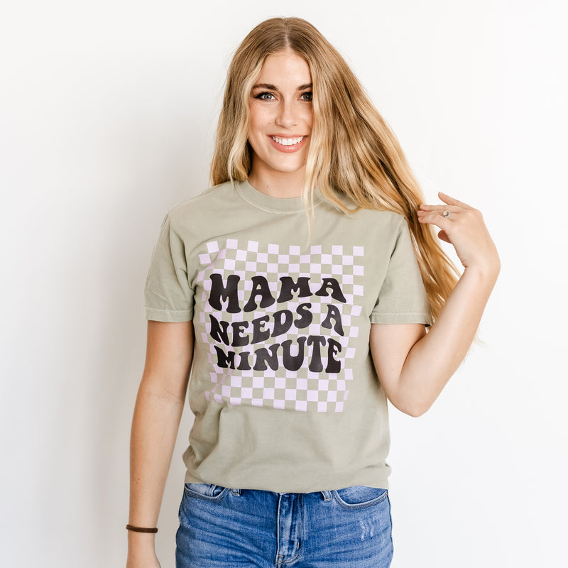 THE RETRO EDIT - Mama Needs a Minute - SHORT SLEEVE COMFORT COLORS TEE