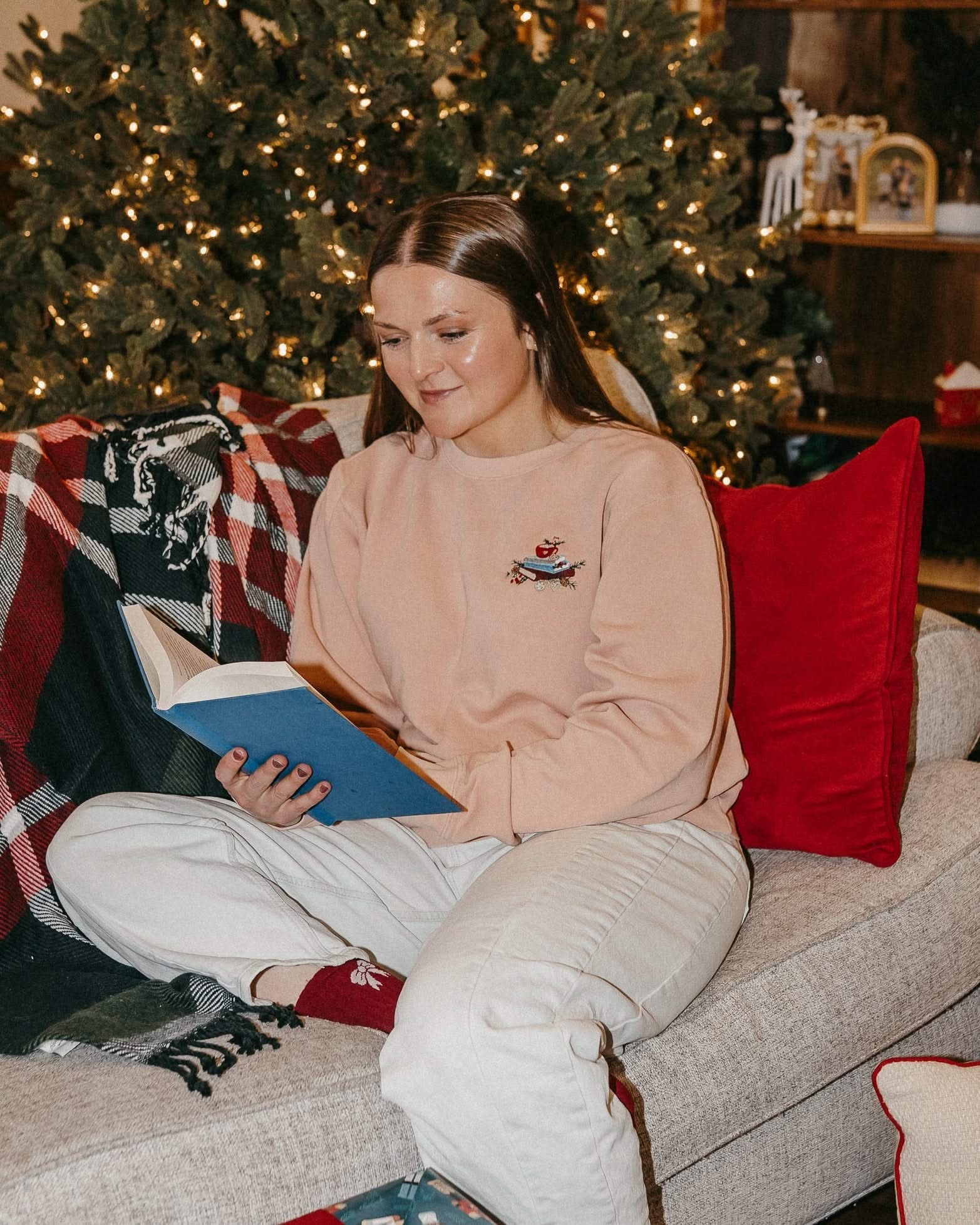 crewneck in dusty pink with embroidered stack of books on front, shown on model – Little Mama Shirt Shop