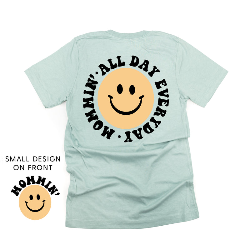 THE RETRO EDIT - Mommin' Smiley Pocket on Front w/ Mommin' All Day Everyday Full on Back - Unisex Tee