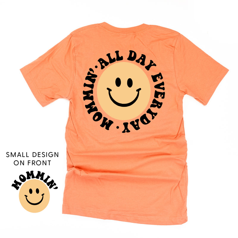 THE RETRO EDIT - Mommin' Smiley Pocket on Front w/ Mommin' All Day Everyday Full on Back - Unisex Tee