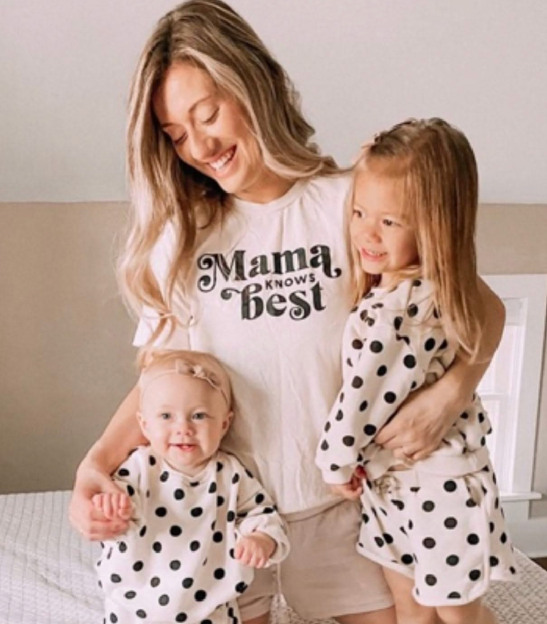 "______ Knows Best" - (Choose Your Grandma Name) - Unisex Tee Little Mama Shirt Shop