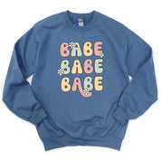 BABE x3 with Daisies - BASIC FLEECE CREWNECK