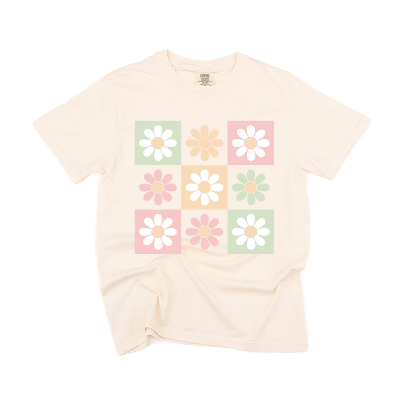 comfort_colors_short_sleeve_3x3_checker_board_flowers_little_mama_shirt_shop