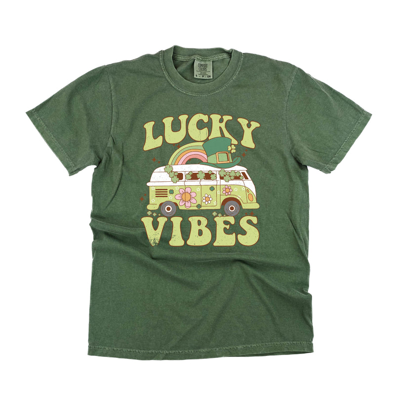 comfort_colors_short_sleeve_lucky_vibes_little_mama_shirt_shop