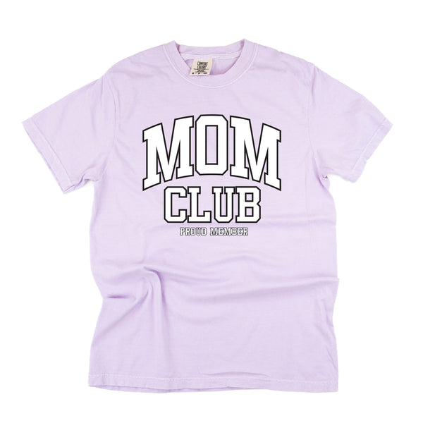 Varsity Style - MOM Club - Proud Member - SHORT SLEEVE COMFORT COLORS TEE