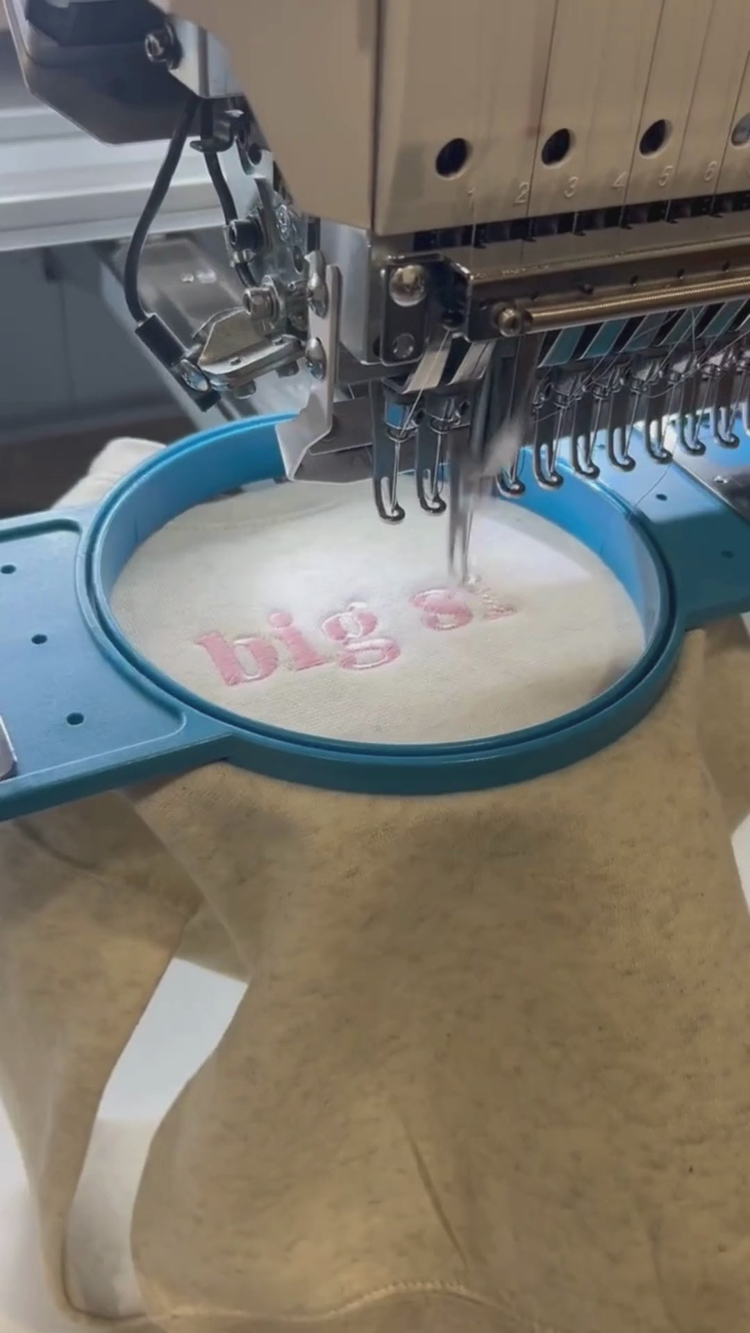 Big Sis / Middle Sis / Little Sis – Embroidered Kids Sweater | Natural with Pink Thread