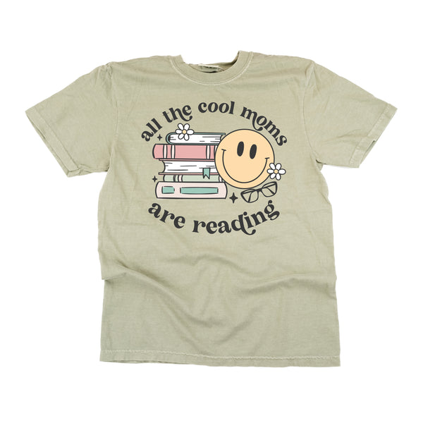comfort_colors_all_the_cool_moms_are_reading_little_mama_shirt_shop