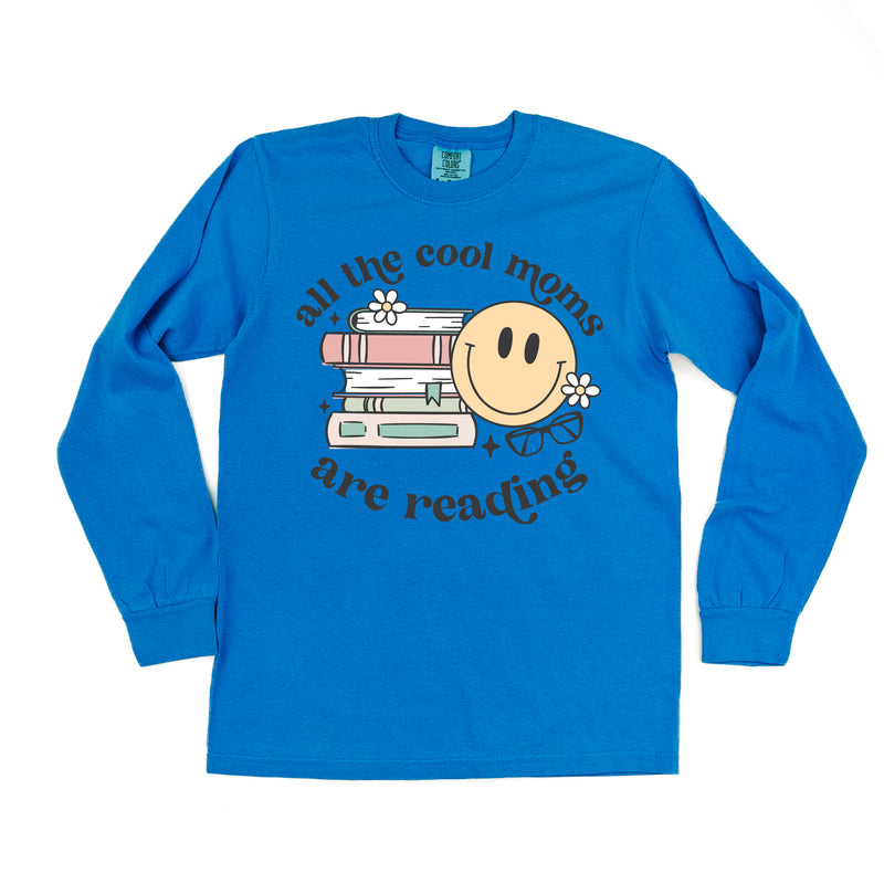 All The Cool Moms Are Reading - LONG SLEEVE COMFORT COLORS TEE