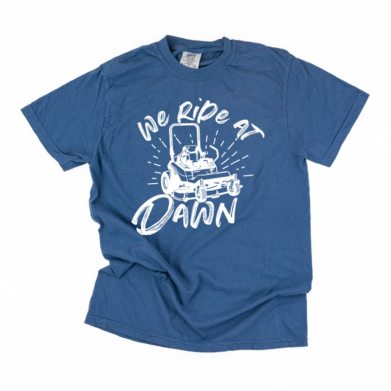Riding Lawn Mower - We Ride at Dawn - SHORT SLEEVE COMFORT COLORS TEE
