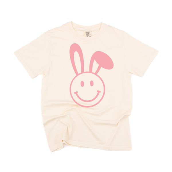 SMILEY FACE BUNNY - SHORT SLEEVE COMFORT COLORS TEE