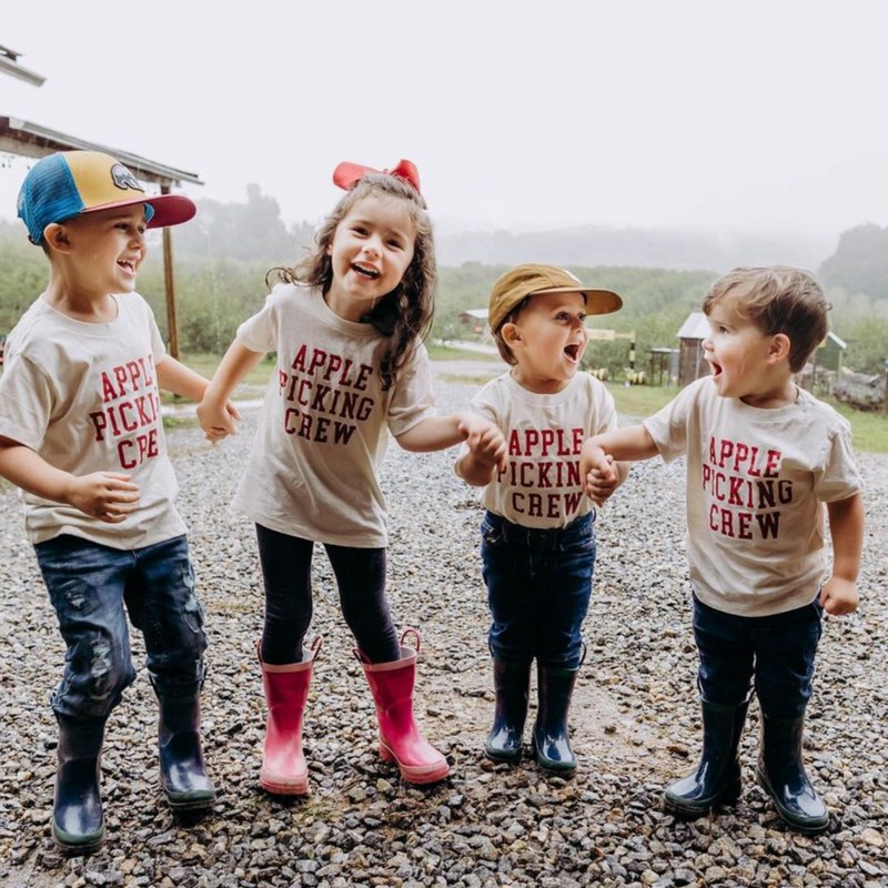 APPLE PICKING CREW - Short Sleeve Child Shirt