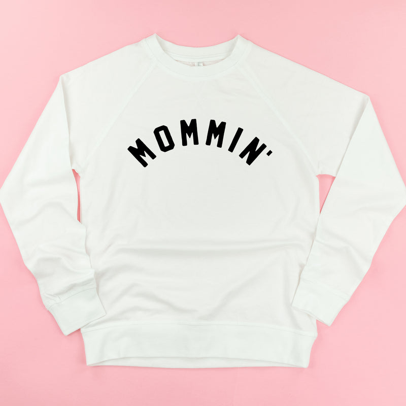 MOMMIN' - (Arched) - Lightweight Pullover Sweater