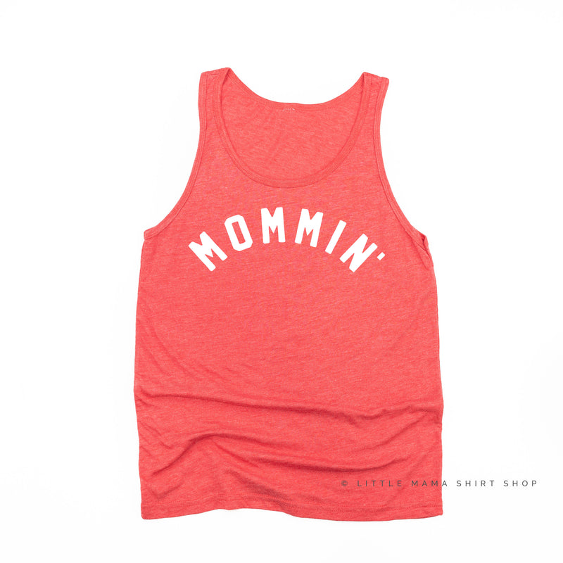 Mommin' - Arched - Unisex Jersey Tank