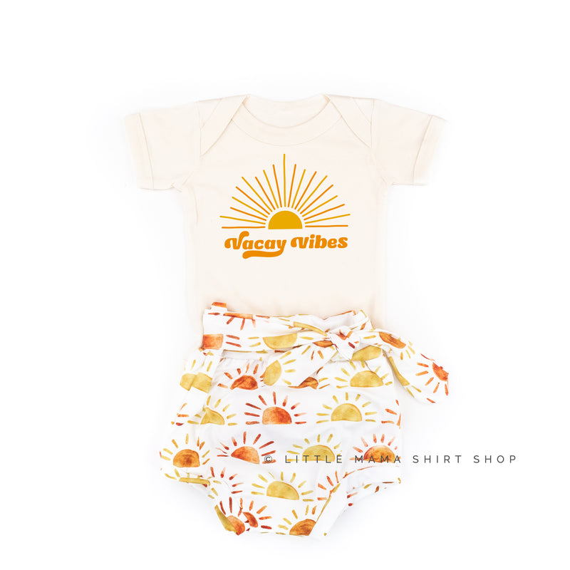 VACAY VIBES (SUN RAYS) - Short Sleeve Child Shirt